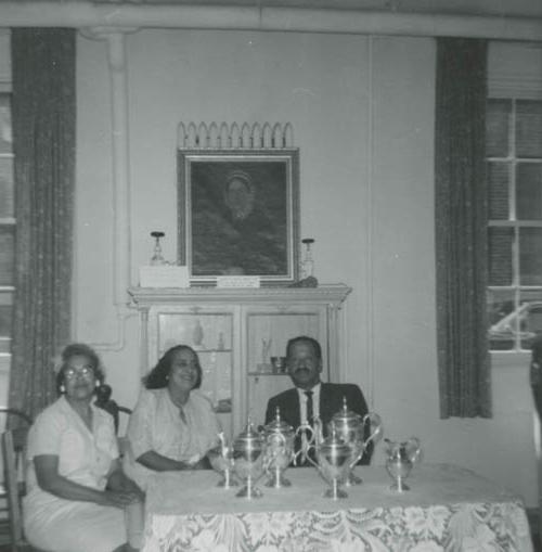 Howard DeGrasse Asbury and two unidentified women Photograph
